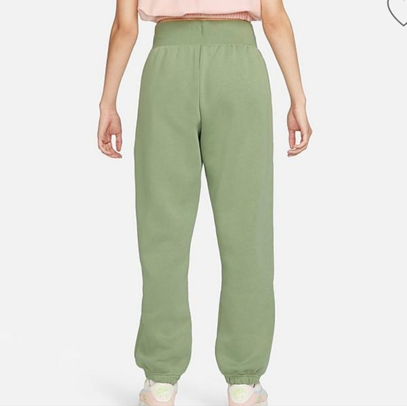 NWT Women's Nike OVERSIZED Sweatpants - Picture 2 of 8